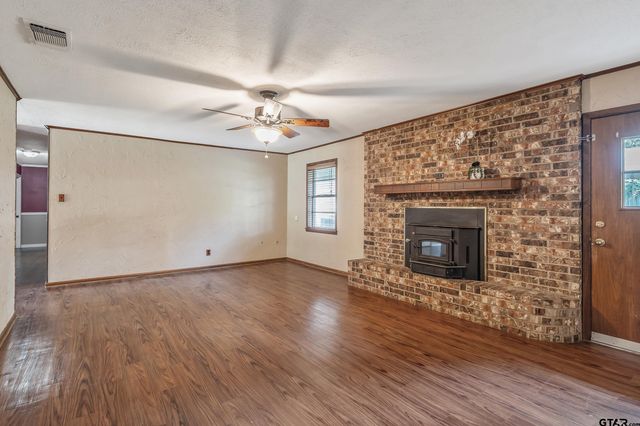 2002 Pinedale, Jacksonville, TX 75766