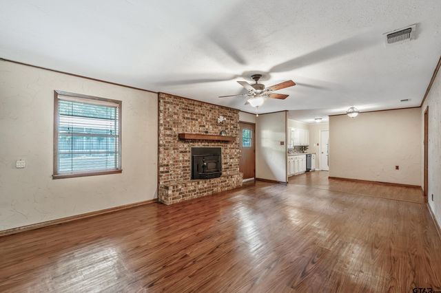 2002 Pinedale, Jacksonville, TX 75766