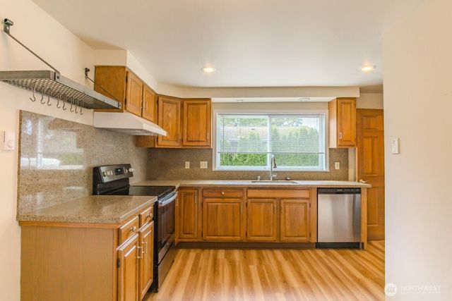 9017 5th Avenue NE, Seattle, WA 98115
