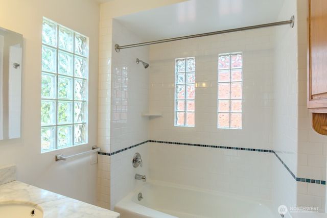 9017 5th Avenue NE, Seattle, WA 98115