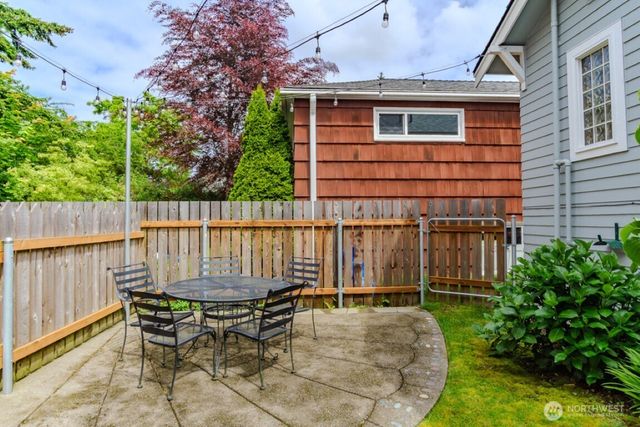 9017 5th Avenue NE, Seattle, WA 98115