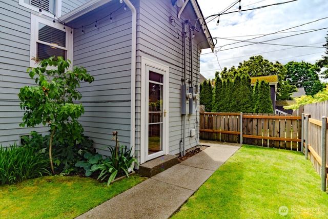 9017 5th Avenue NE, Seattle, WA 98115