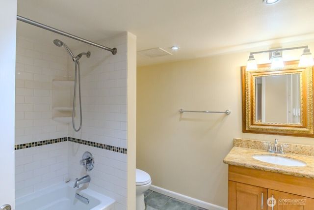 9017 5th Avenue NE, Seattle, WA 98115