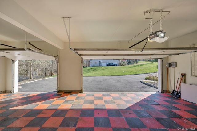 25 Charnwood Drive, Suffern, NY 10901