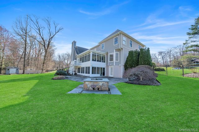 25 Charnwood Drive, Suffern, NY 10901