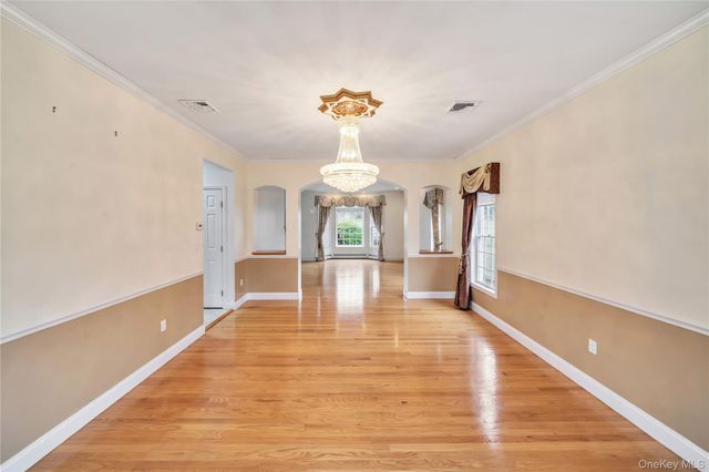 25 Charnwood Drive, Suffern, NY 10901