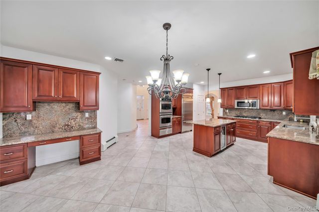 25 Charnwood Drive, Suffern, NY 10901