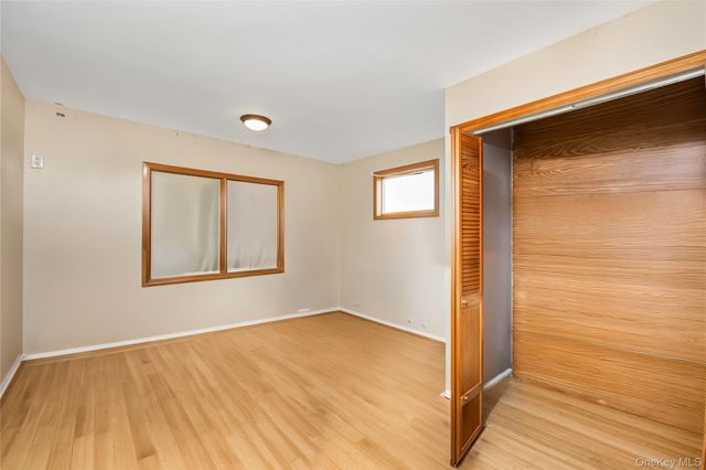 8 Alexander Avenue, Farmingdale, NY 11735