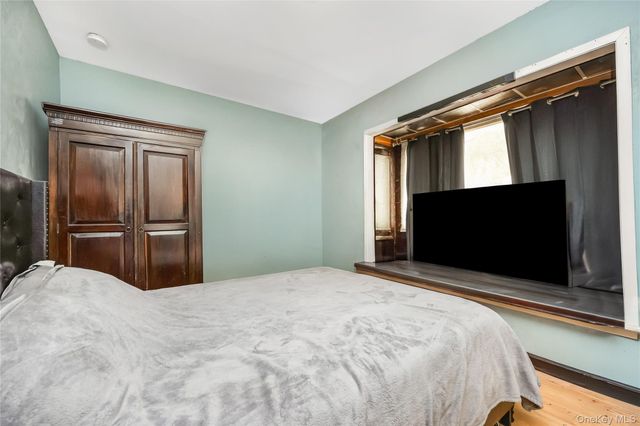 8 Alexander Avenue, Farmingdale, NY 11735