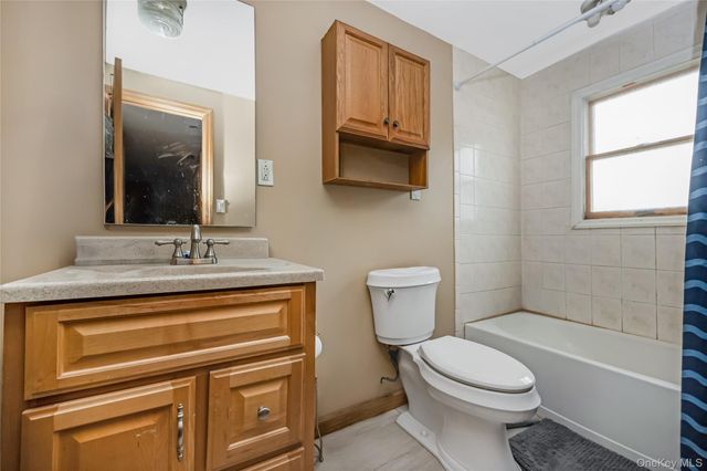 8 Alexander Avenue, Farmingdale, NY 11735