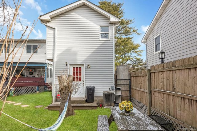 8 Alexander Avenue, Farmingdale, NY 11735