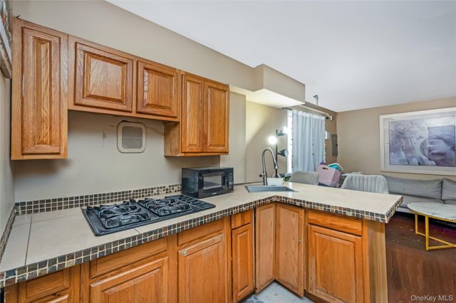 8 Alexander Avenue, Farmingdale, NY 11735