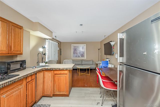 8 Alexander Avenue, Farmingdale, NY 11735