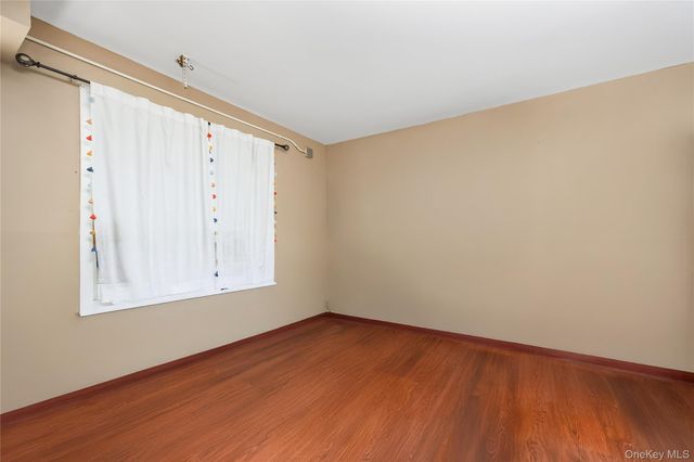 8 Alexander Avenue, Farmingdale, NY 11735