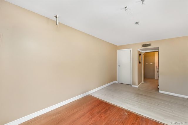 8 Alexander Avenue, Farmingdale, NY 11735