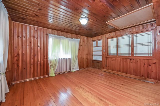 8 Alexander Avenue, Farmingdale, NY 11735