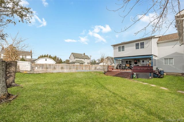 8 Alexander Avenue, Farmingdale, NY 11735