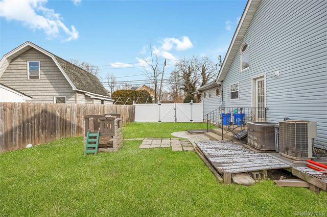 8 Alexander Avenue, Farmingdale, NY 11735