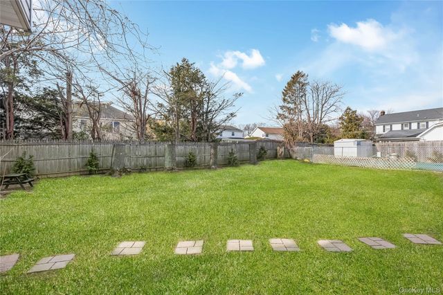 8 Alexander Avenue, Farmingdale, NY 11735