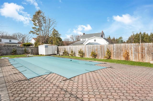 8 Alexander Avenue, Farmingdale, NY 11735