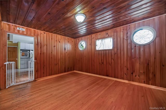 8 Alexander Avenue, Farmingdale, NY 11735