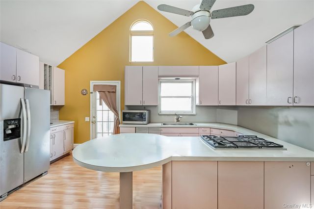 8 Alexander Avenue, Farmingdale, NY 11735