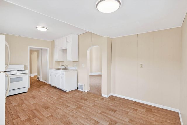 813 Jessamine Avenue E, Saint Paul, MN 55106