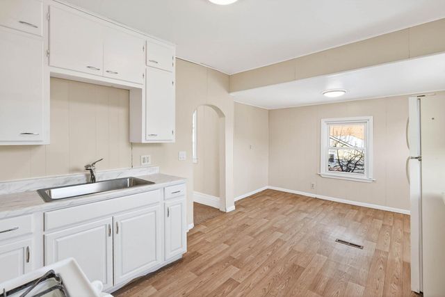 813 Jessamine Avenue E, Saint Paul, MN 55106