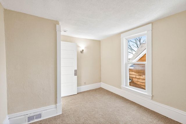 813 Jessamine Avenue E, Saint Paul, MN 55106