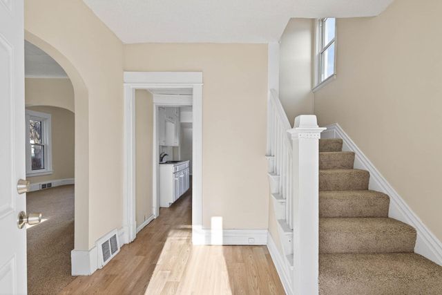 813 Jessamine Avenue E, Saint Paul, MN 55106