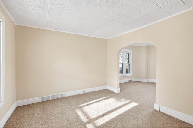 813 Jessamine Avenue E, Saint Paul, MN 55106