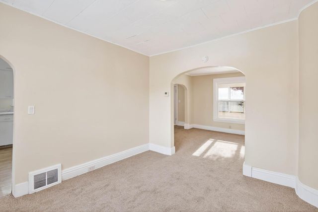 813 Jessamine Avenue E, Saint Paul, MN 55106