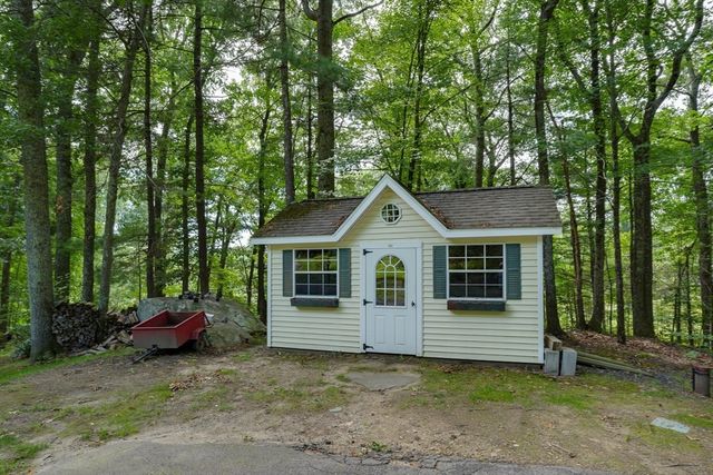 7 Daniels Road, Mendon, MA 01756