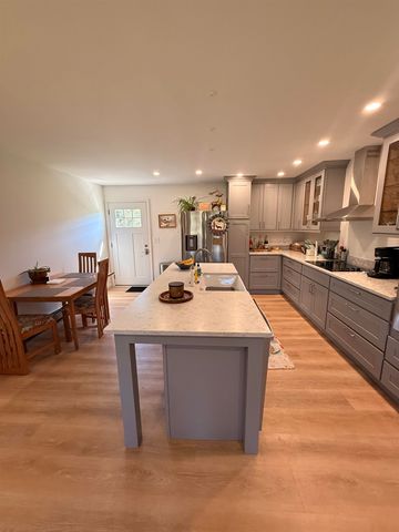 47 Little Brook Lane, Bristol, VT 05443