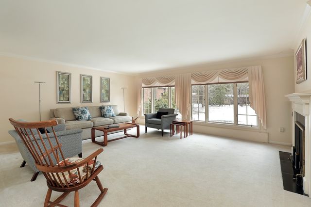 1305 Stratford Road, Deerfield, IL 60015