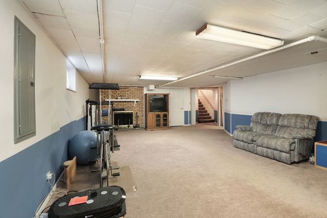1305 Stratford Road, Deerfield, IL 60015