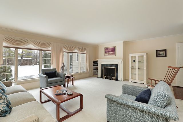 1305 Stratford Road, Deerfield, IL 60015