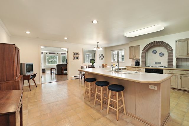 1305 Stratford Road, Deerfield, IL 60015
