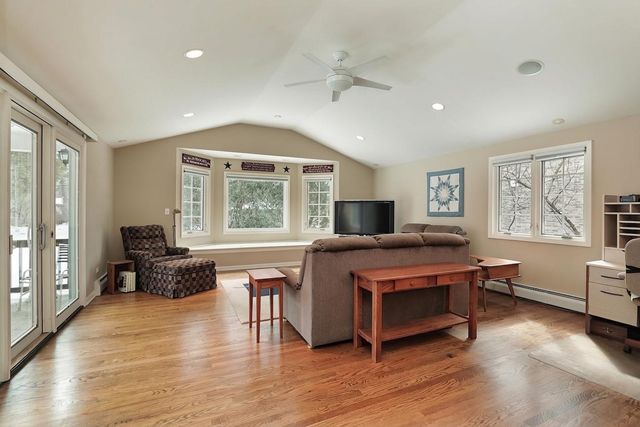 1305 Stratford Road, Deerfield, IL 60015