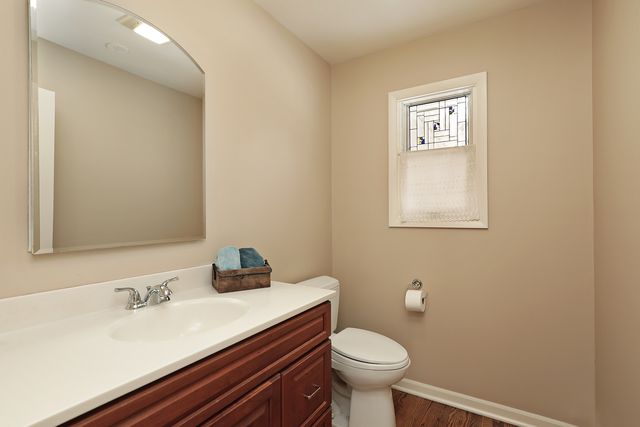 1305 Stratford Road, Deerfield, IL 60015