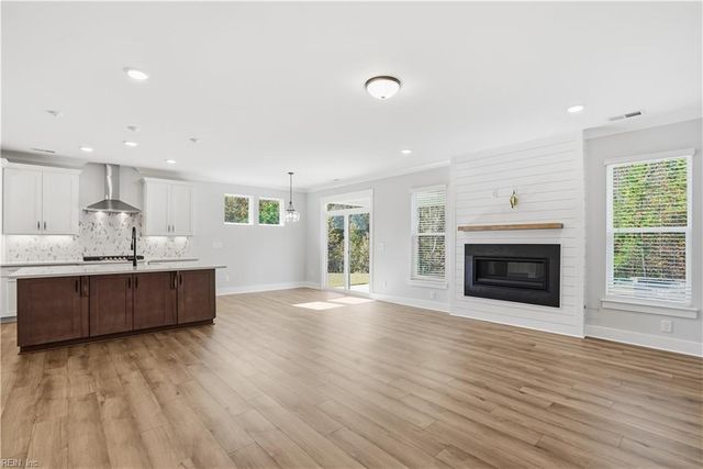 1302 Wharf Hill DR, Smithfield, VA 23430
