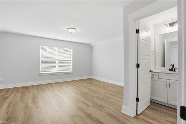 1302 Wharf Hill DR, Smithfield, VA 23430