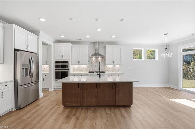 1302 Wharf Hill DR, Smithfield, VA 23430