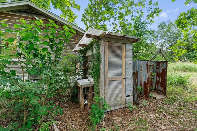 2400 Whirlaway DR, Del Valle, TX 78617