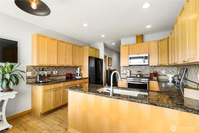 38206 Fawn Road NE, Hansville, WA 98340