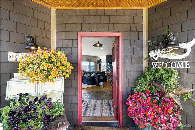 38206 Fawn Road NE, Hansville, WA 98340