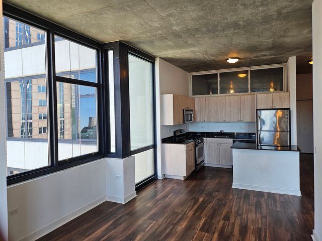 235 W Van Buren Street 2614, Chicago, IL 60607