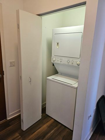 235 W Van Buren Street 2614, Chicago, IL 60607
