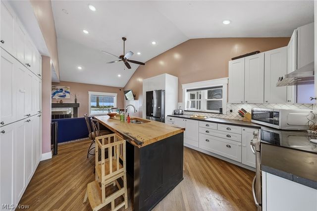 2430 S Hametown Road, Norton, OH 44203