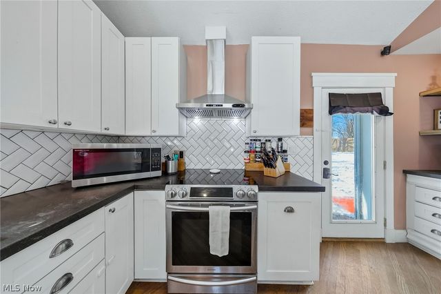 2430 S Hametown Road, Norton, OH 44203